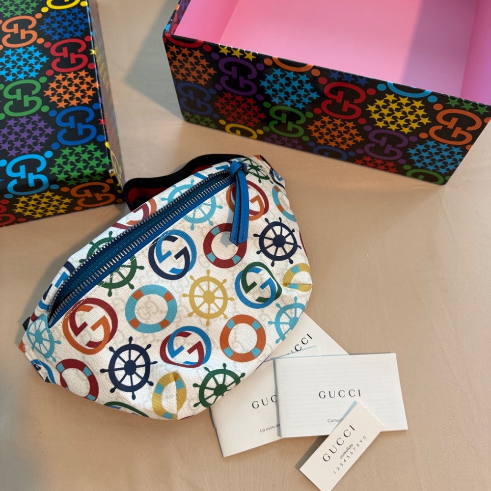 GUCCI kids’ Supreme Sea Print Belt Bag - Picture 2 of 5